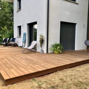 Réalisation d'une terrasse bois de frêne thermo-chauffée